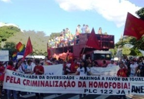 1ª. Parada LGBT reúne milhares de pessoas em Maringá neste domingo
